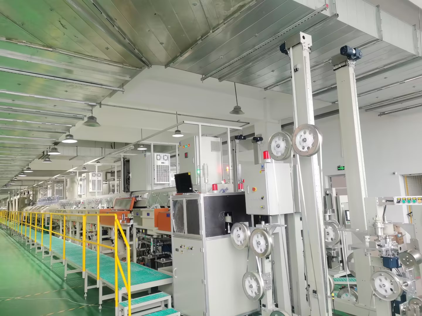 Connector roll-to-roll intelligent electroplating line